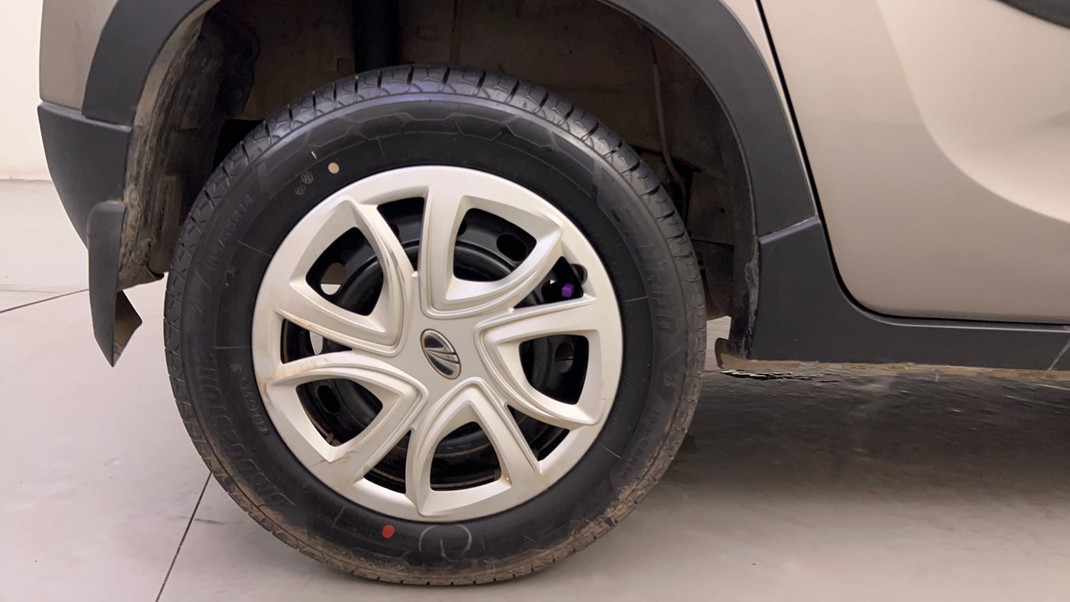 Used 2017 Mahindra KUV100 K4 6 STR Petrol Manual tyres RIGHT REAR TYRE RIM VIEW