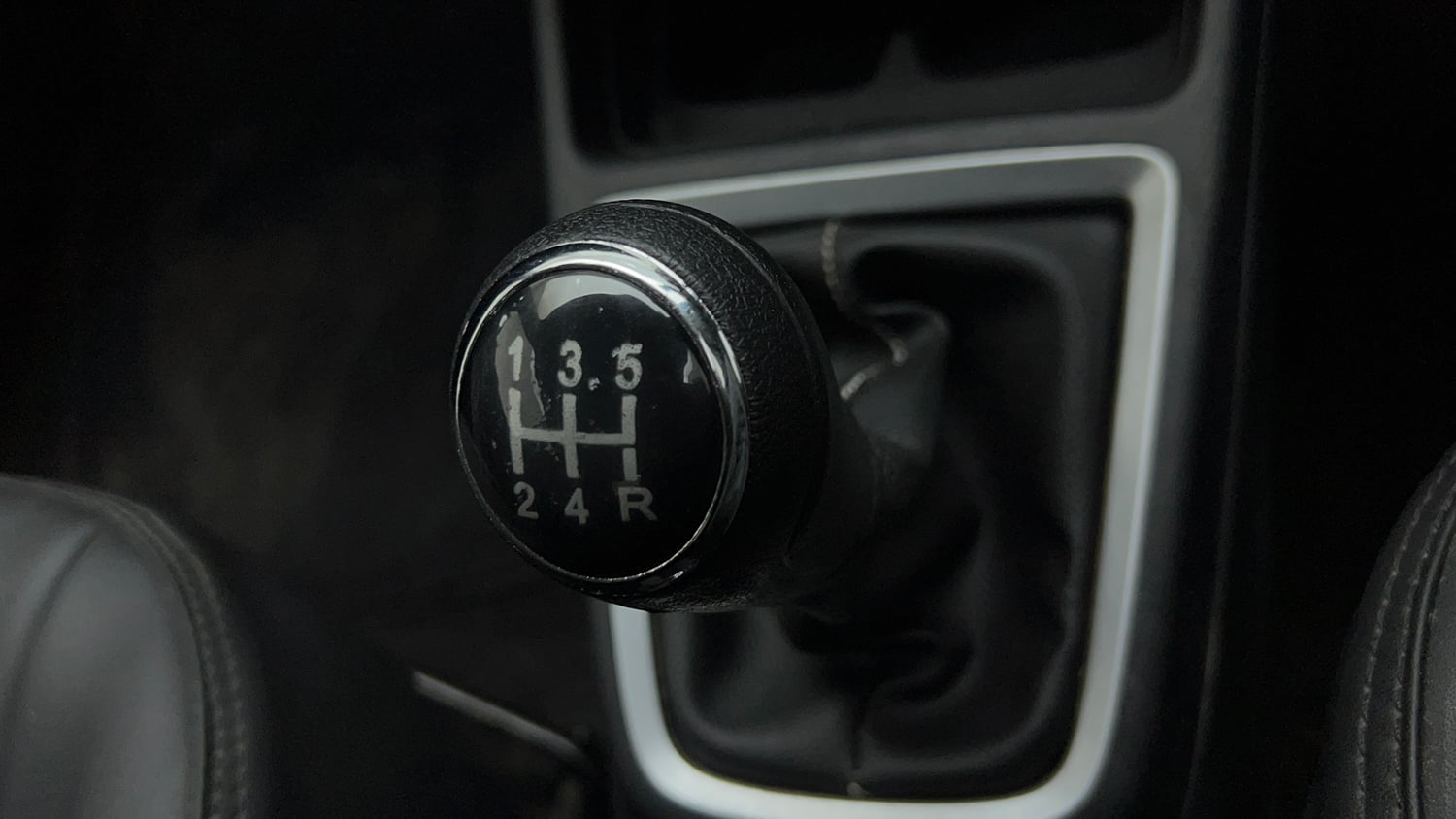 Used 2020 Maruti Suzuki Swift VXi Petrol Manual interior GEAR  KNOB VIEW