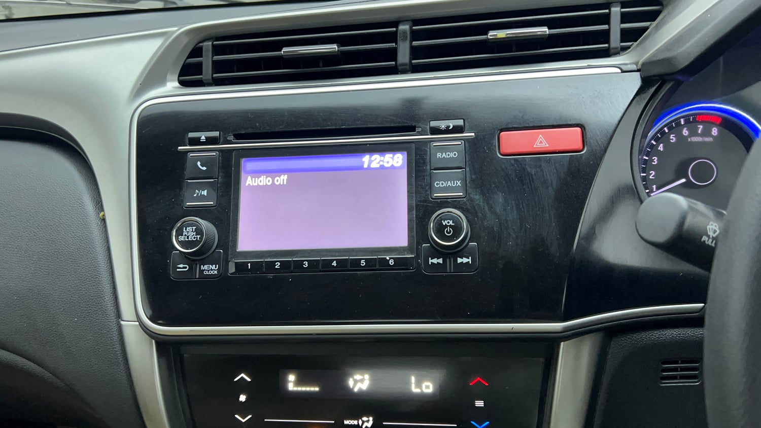 Used 2015 Honda City V Petrol Manual top_features Integrated (in-dash) music system