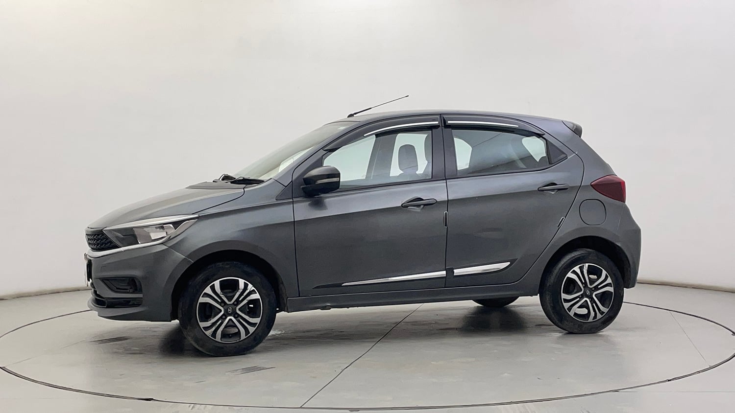 Used 2024 Tata Tiago XT Rhythm iCNG Cng Manual exterior LEFT SIDE VIEW