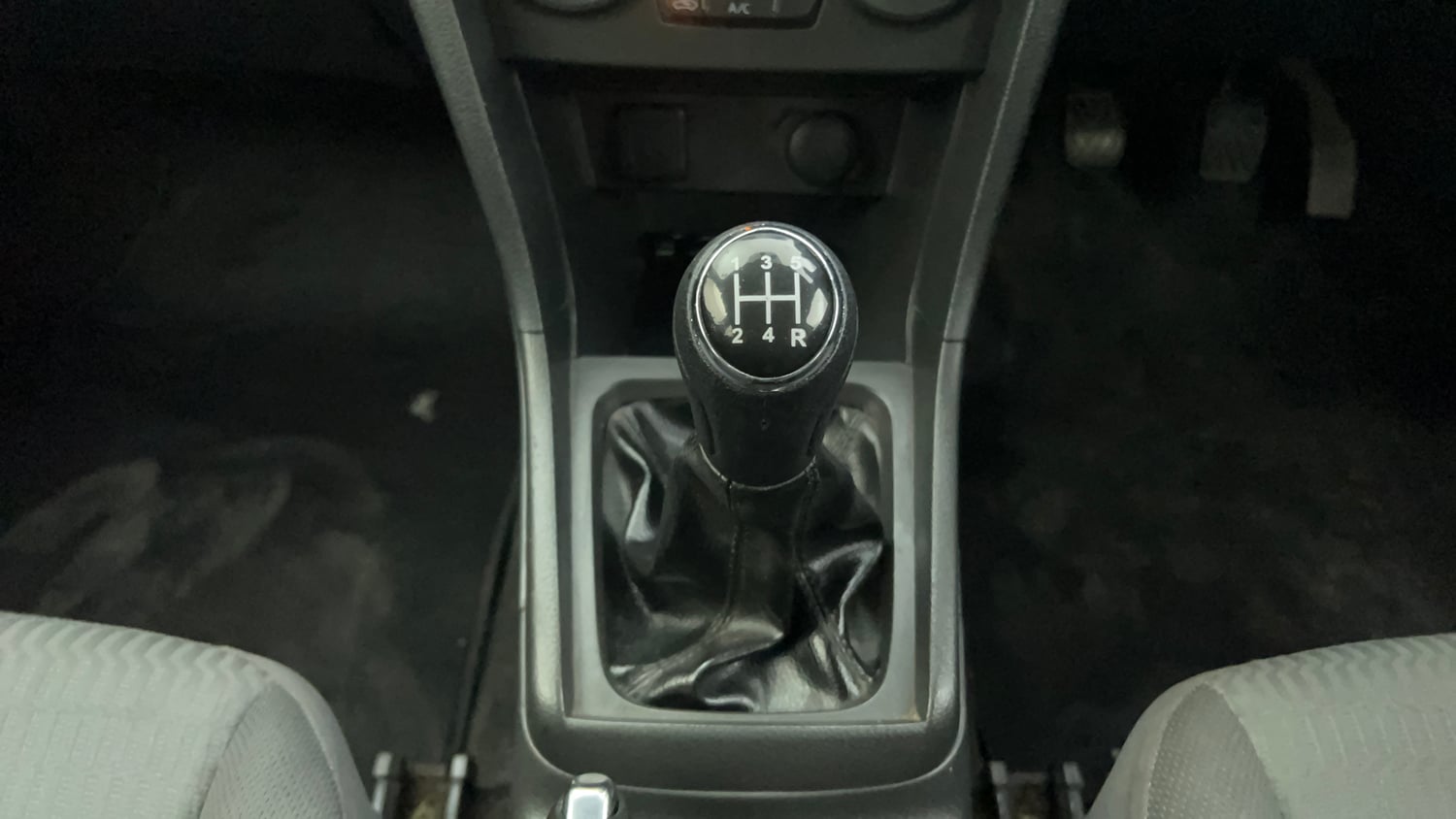 Used 2017 Maruti Suzuki Vitara Brezza [2016-2020] VDi Diesel Manual interior GEAR  KNOB VIEW