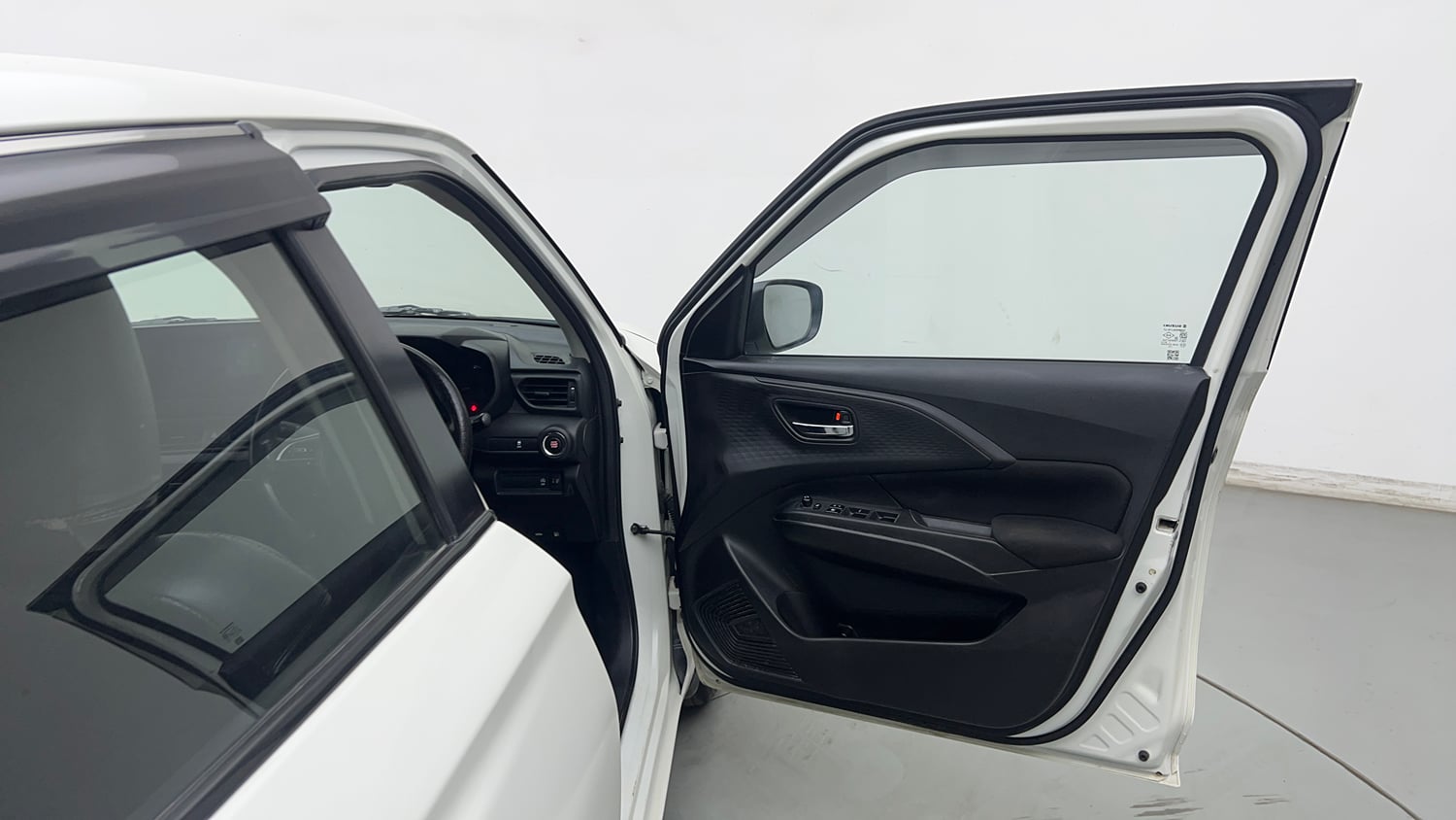 Used 2024 Maruti Suzuki Swift VXi (O) AMT Petrol Automatic interior RIGHT FRONT DOOR OPEN VIEW