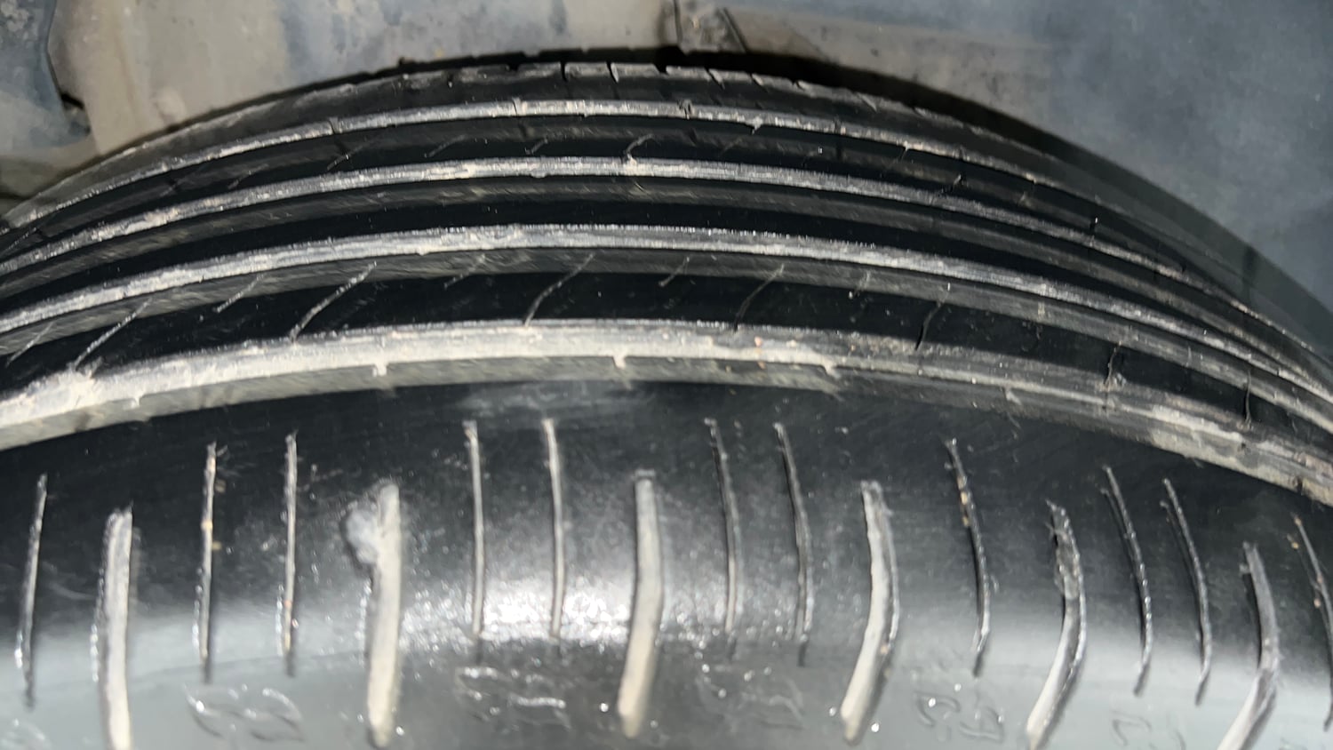 Used 2018 Mahindra XUV500 W7 AT Diesel Automatic tyres RIGHT REAR TYRE TREAD VIEW