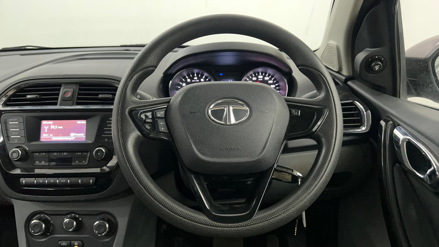 Used 2018 Tata Tigor Revotron XZA Petrol Automatic interior STEERING VIEW
