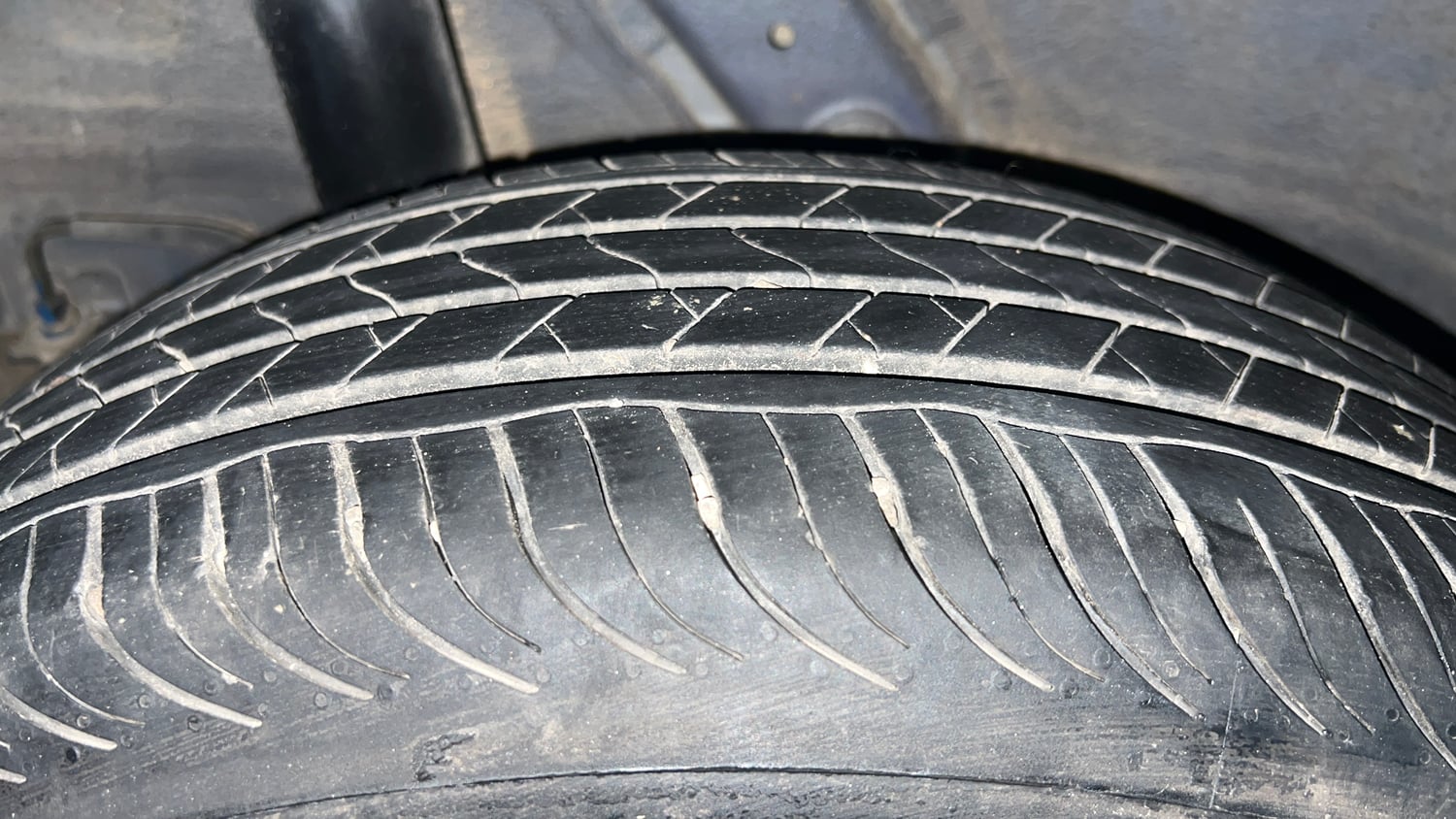 Used 2019 hyundai Venue S 1.0 AT Turbo Petrol Petrol Automatic tyres RIGHT REAR TYRE TREAD VIEW