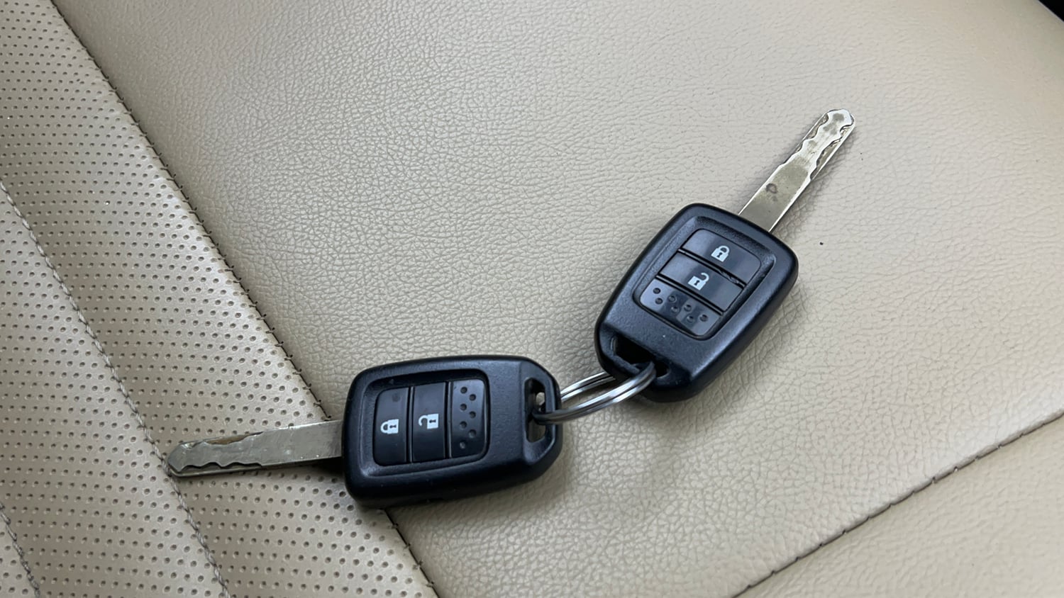 Used 2015 Honda City V Petrol Manual extra CAR KEY VIEW