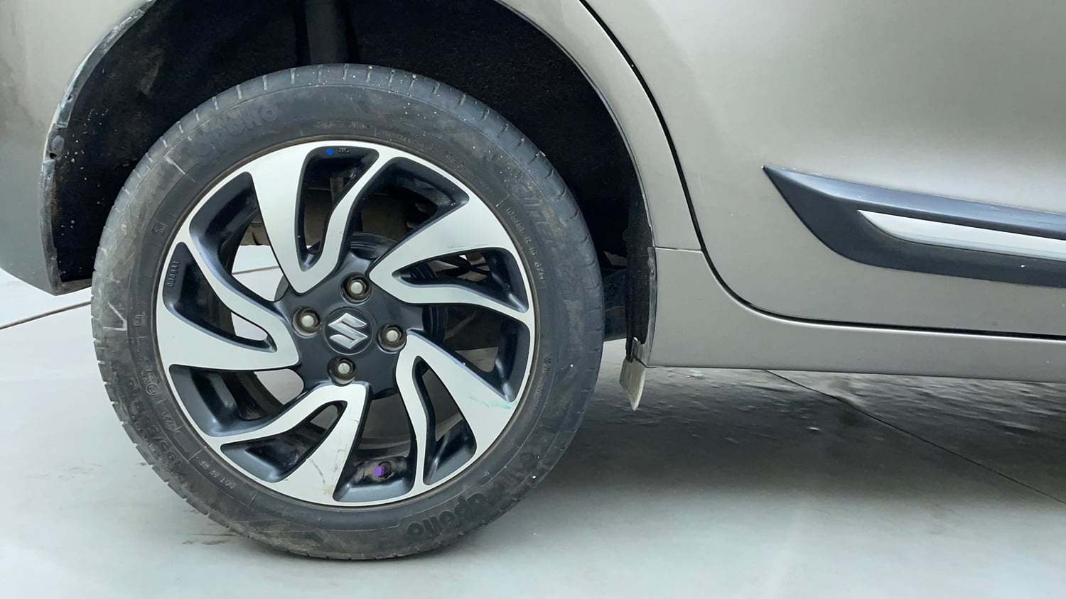Used 2021 Maruti Suzuki Baleno Zeta Automatic Petrol Automatic tyres RIGHT REAR TYRE RIM VIEW
