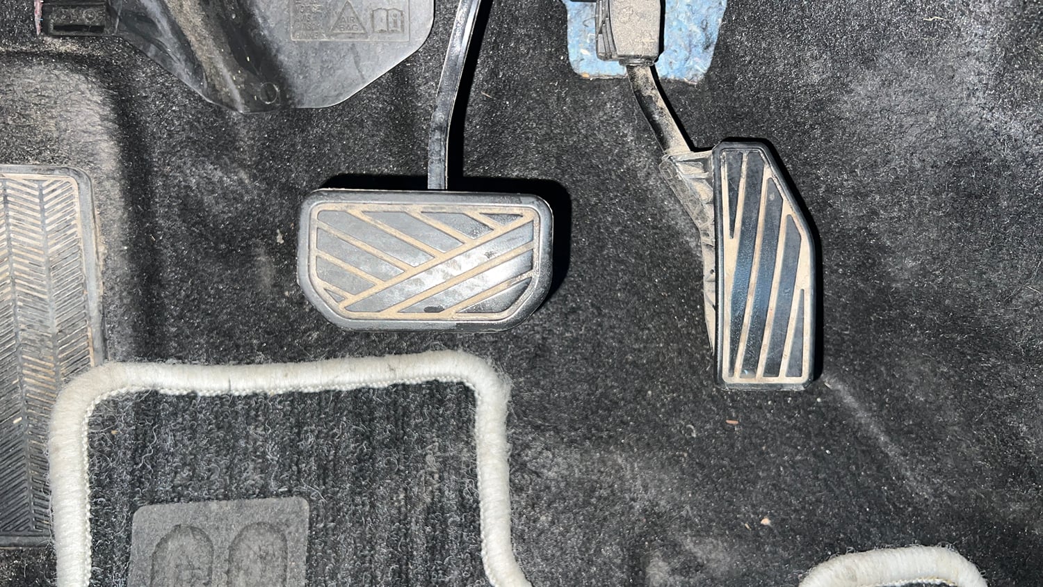 Used 2024 Maruti Suzuki Swift VXi (O) AMT Petrol Automatic interior PEDALS VIEW