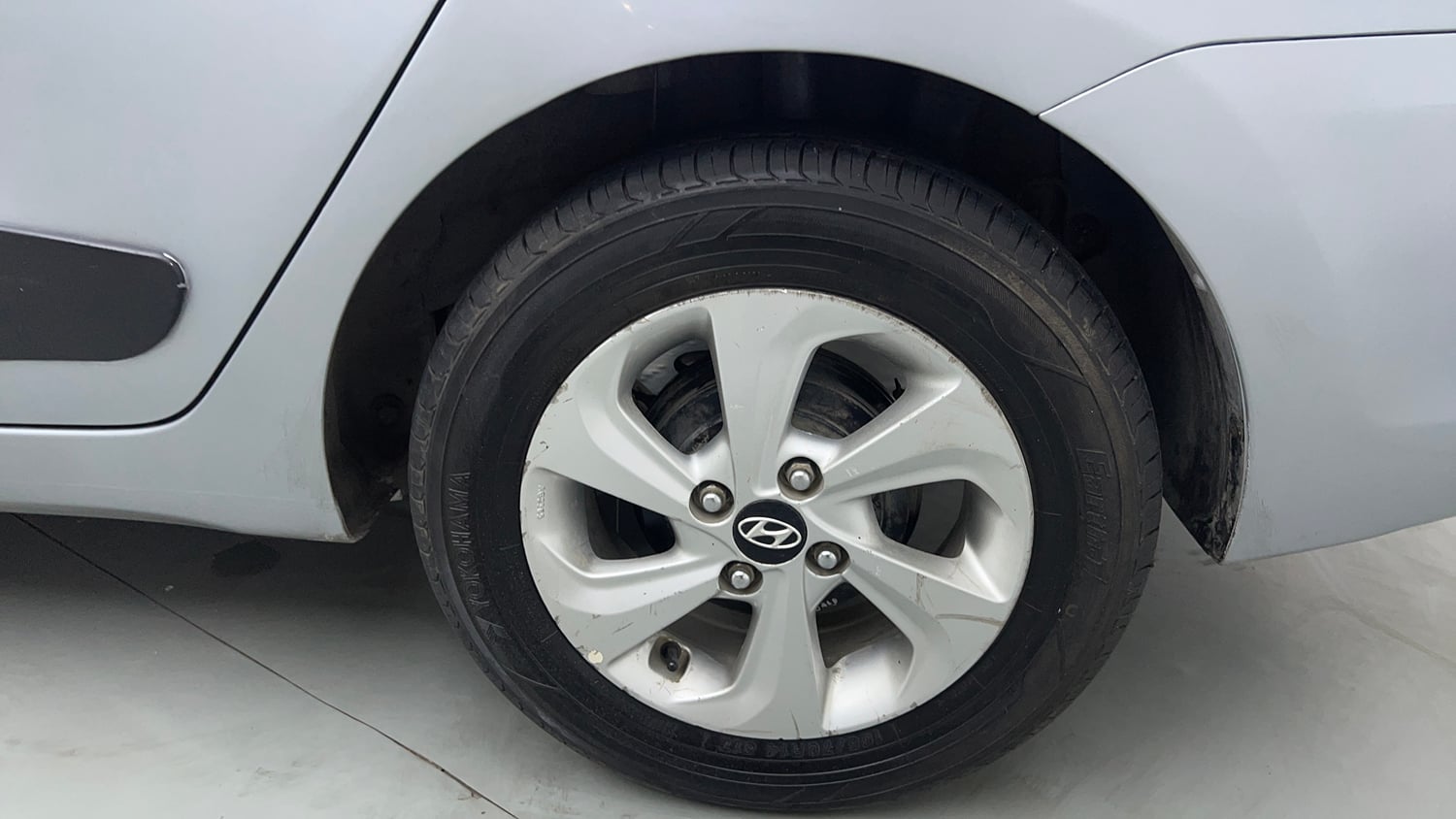Used 2019 Hyundai Xcent SX Petrol Manual tyres LEFT REAR TYRE RIM VIEW