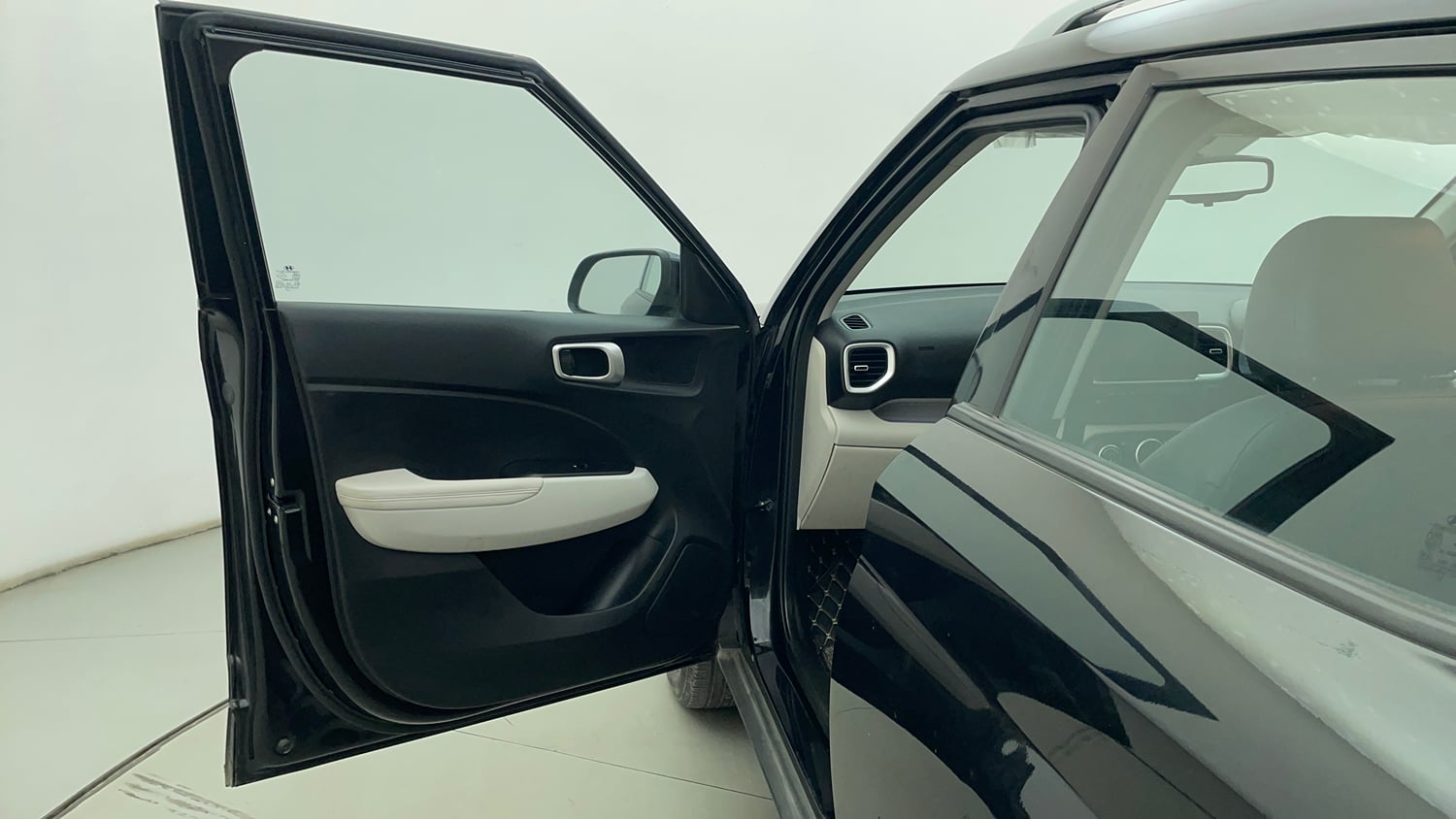 Used 2024 Hyundai Venue SX (O) 1.0 Turbo DCT Petrol Automatic interior LEFT FRONT DOOR OPEN VIEW