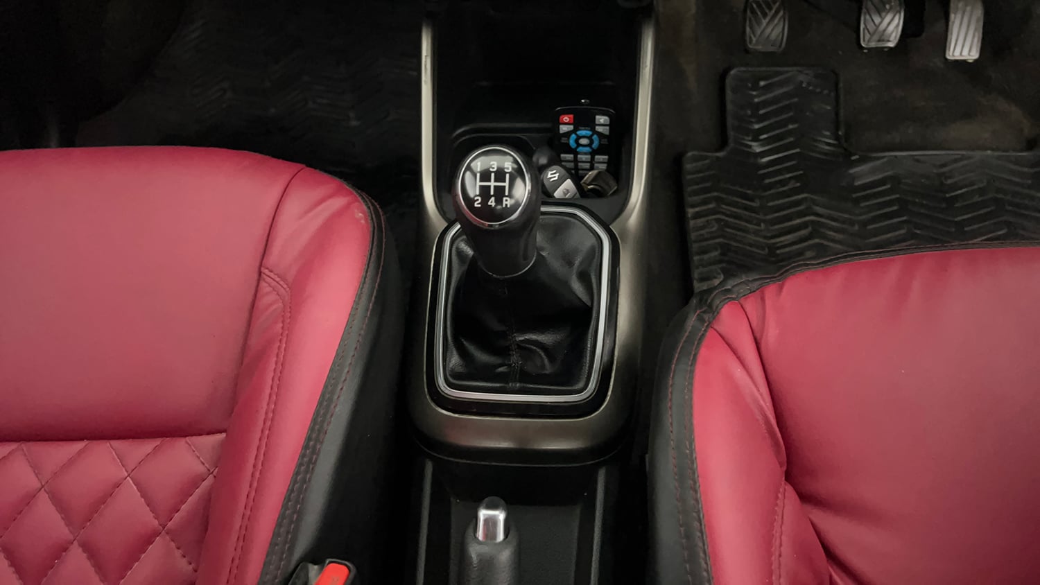 Used 2017 Maruti Suzuki Ignis Zeta 1.2 MT Petrol Manual interior GEAR  KNOB VIEW