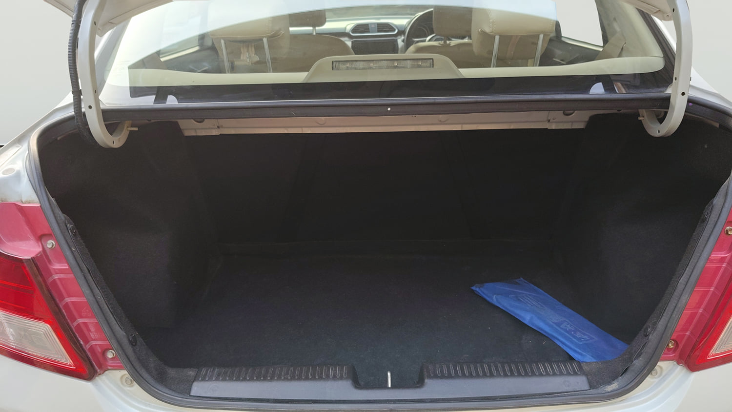 Used 2020 Maruti Suzuki Dzire VXi AMT Petrol Automatic interior DICKY INSIDE VIEW