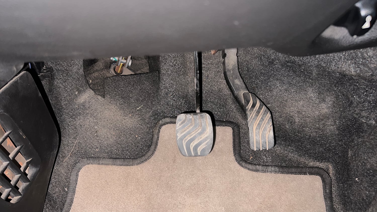 Used 2017 Renault Kwid 1.0 RXL AMT Petrol Automatic interior PEDALS VIEW