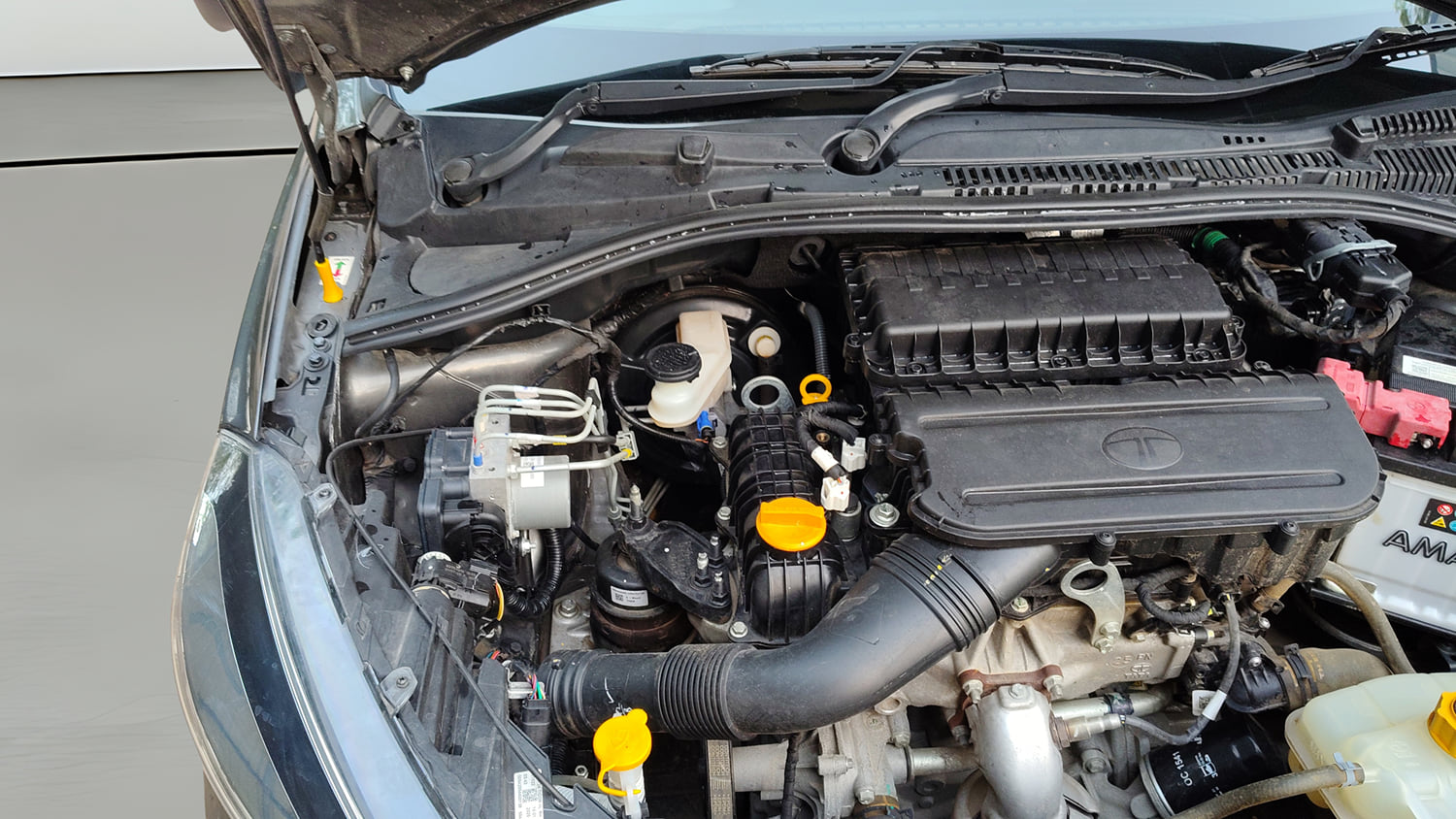 Used 2025 Tata Tigor XZ Plus LUX Petrol Manual engine ENGINE RIGHT SIDE HINGE & APRON VIEW