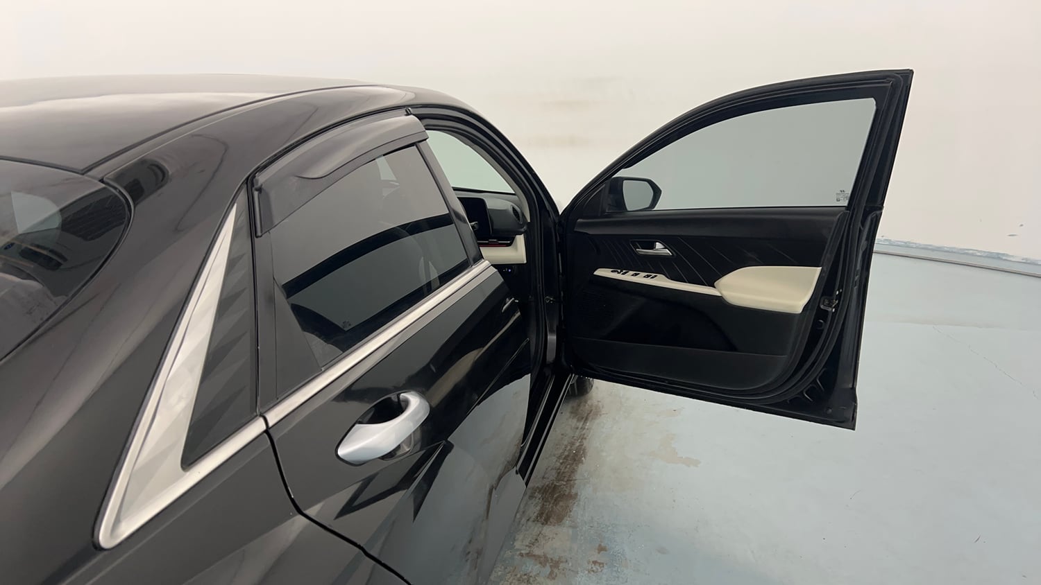 Used 2023 Hyundai Verna SX 1.5 Petrol MT Petrol Manual interior RIGHT FRONT DOOR OPEN VIEW