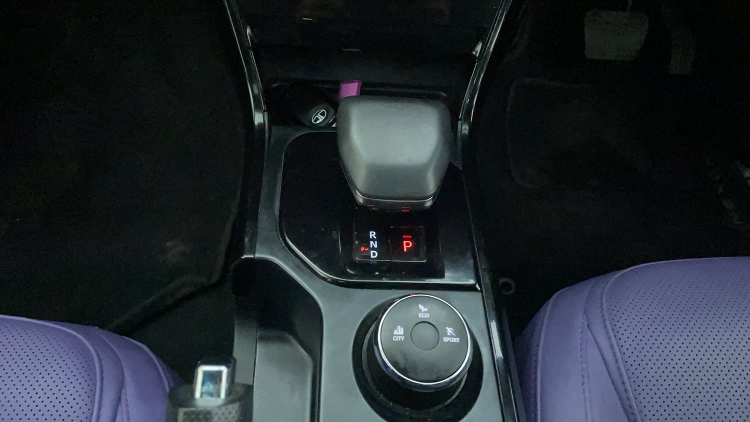 Used 2023 Tata Nexon Fearless Plus S Purple 1.2 Revotron Petrol 7DCA Dual Tone Petrol Automatic interior GEAR  KNOB VIEW