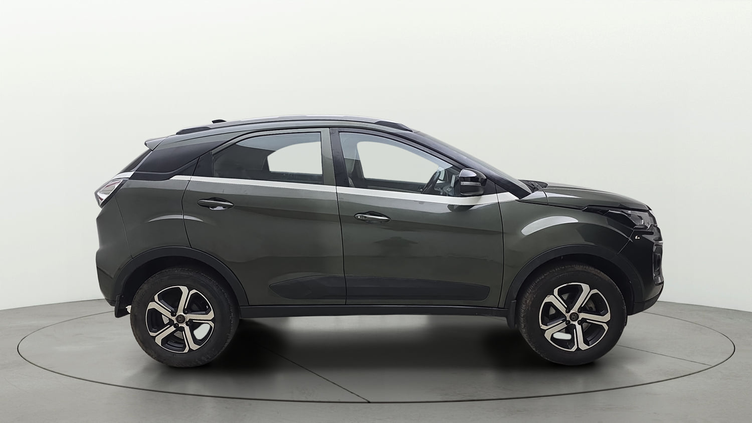 Used 2023 Tata Nexon XZ Plus LUXS Petrol Manual exterior RIGHT SIDE VIEW