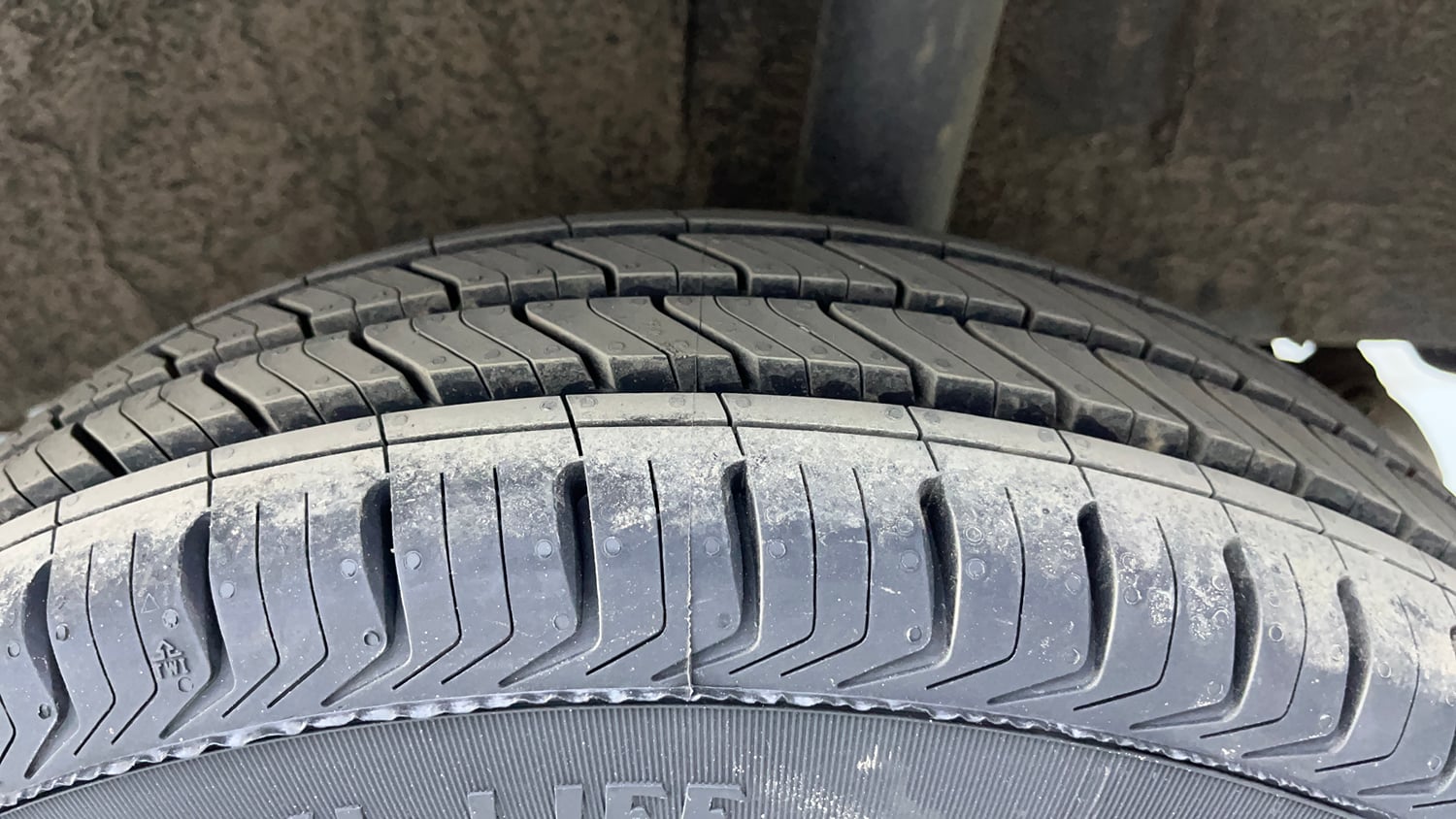 Used 2018 Renault Kwid 1.0 RXT AMT Petrol Automatic tyres LEFT REAR TYRE TREAD VIEW