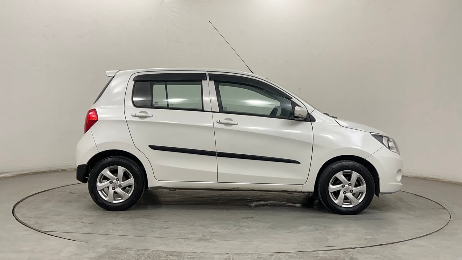 Used 2017 Maruti Suzuki Celerio ZXi Opt Petrol Manual exterior RIGHT SIDE VIEW