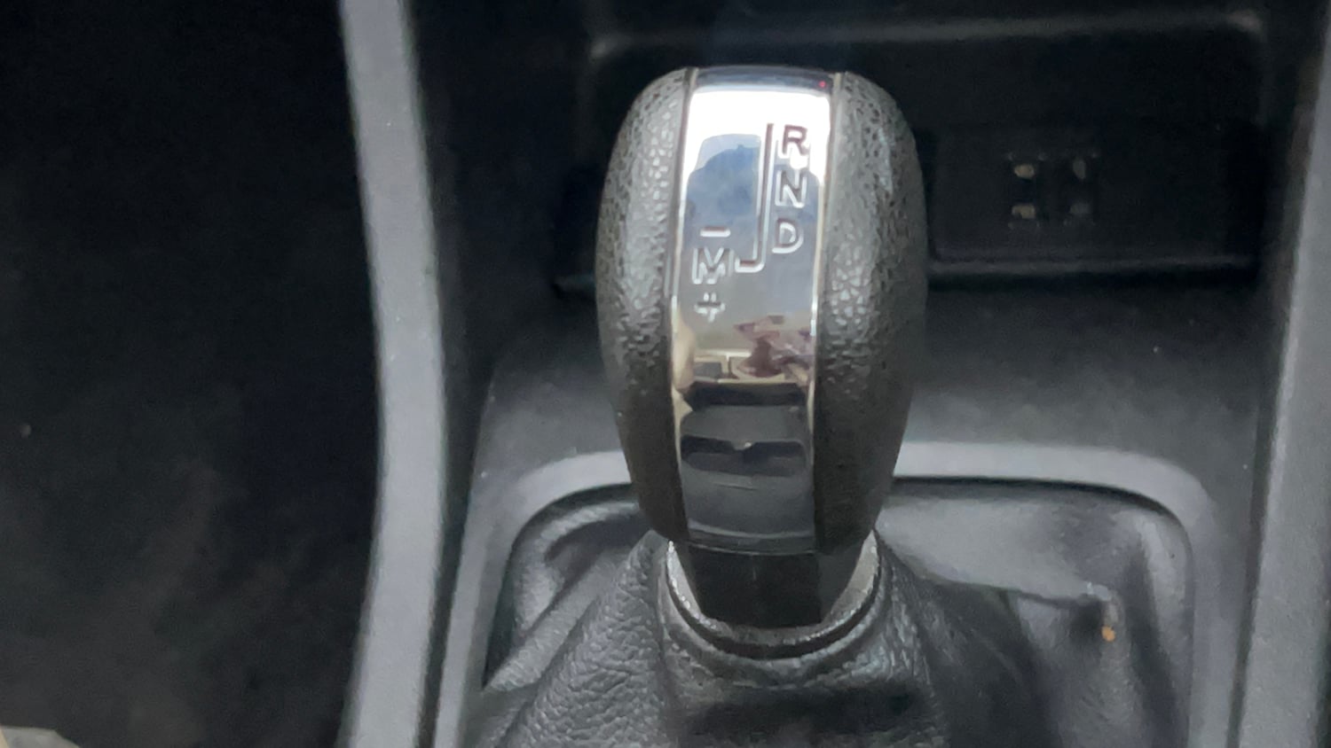 Used 2020 Renault Triber RXZ EASY-R AMT Petrol Automatic interior GEAR  KNOB VIEW
