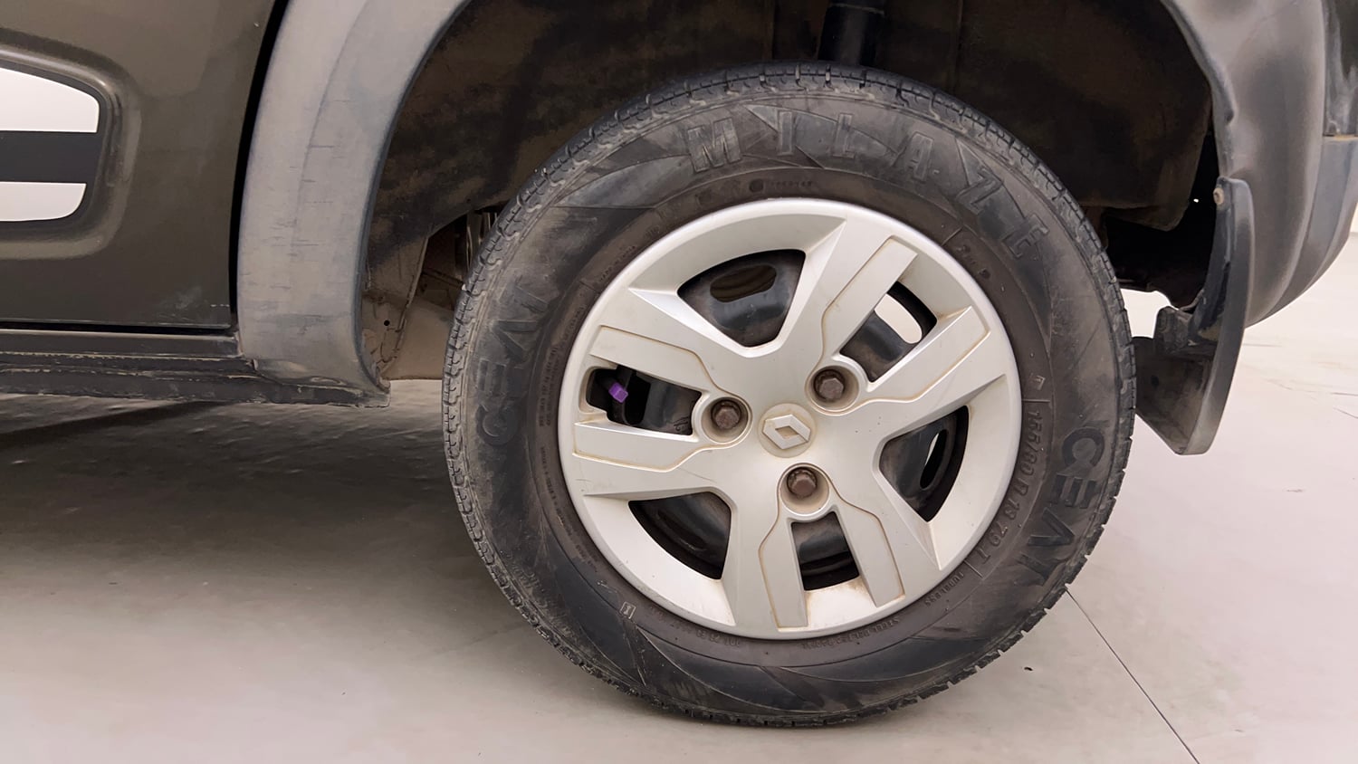 Used 2017 Renault Kwid 1.0 RXL AMT Petrol Automatic tyres LEFT REAR TYRE RIM VIEW