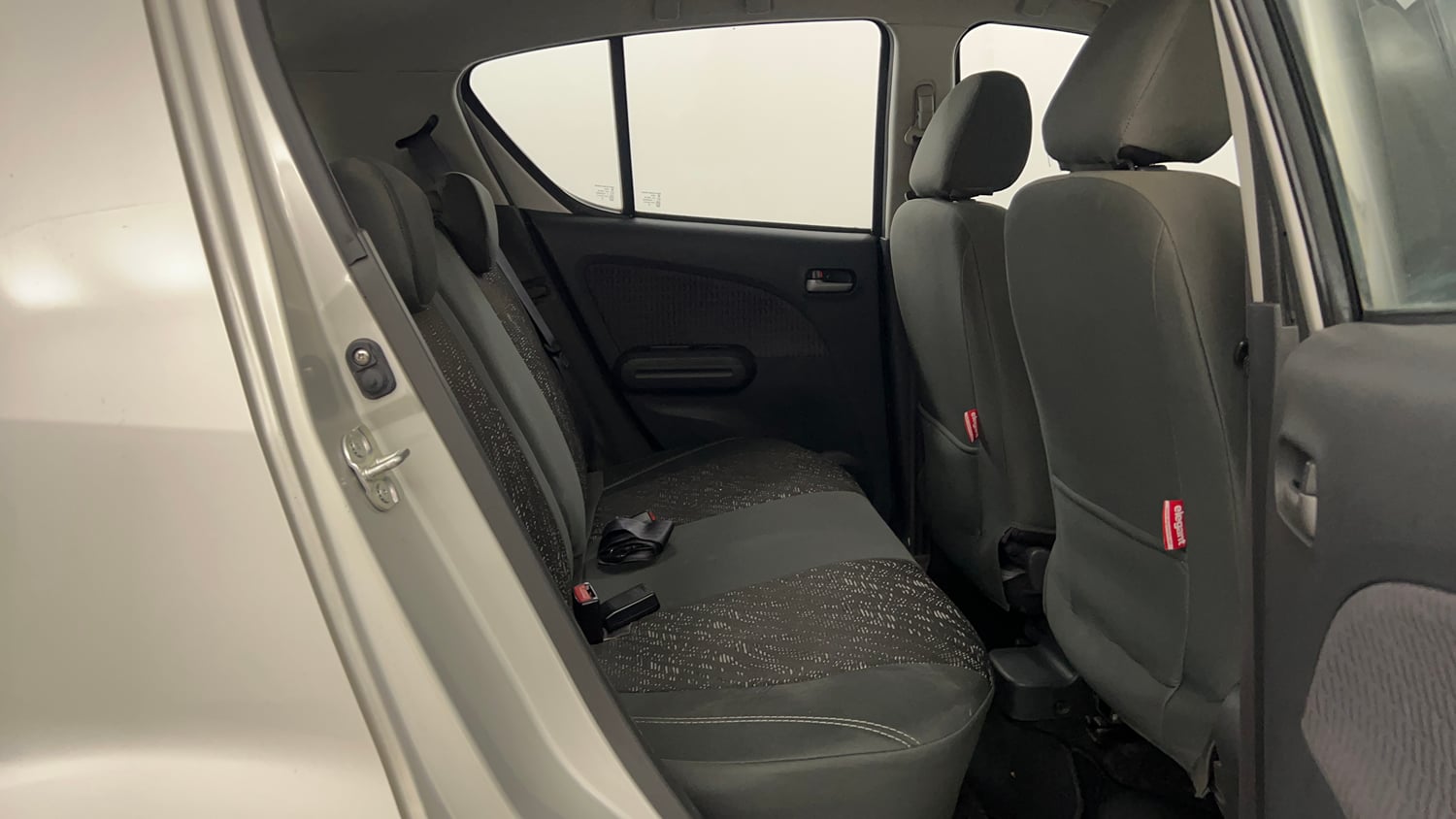 Used 2015 Maruti Suzuki Ritz Zxi BS-IV Petrol Manual interior RIGHT SIDE REAR DOOR CABIN VIEW