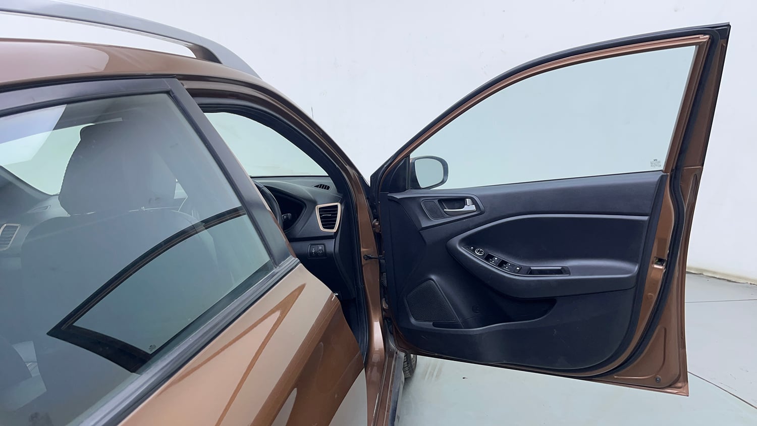 Used 2018 Hyundai i20 Active 1.2 SX Petrol Manual interior RIGHT FRONT DOOR OPEN VIEW