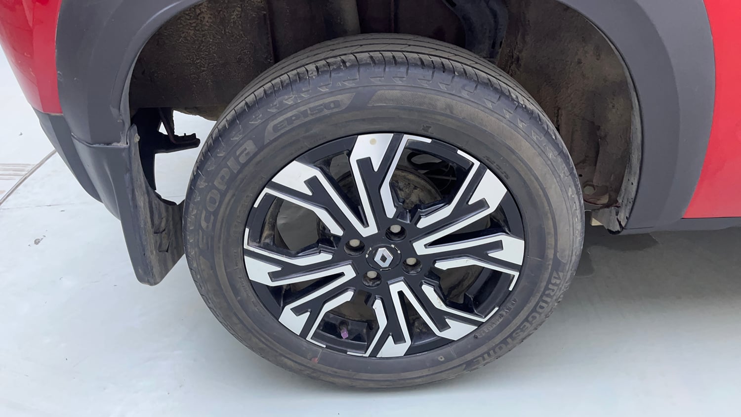 Used 2021 Renault Kiger RXZ Turbo CVT Dual Tone Petrol Automatic tyres RIGHT REAR TYRE RIM VIEW