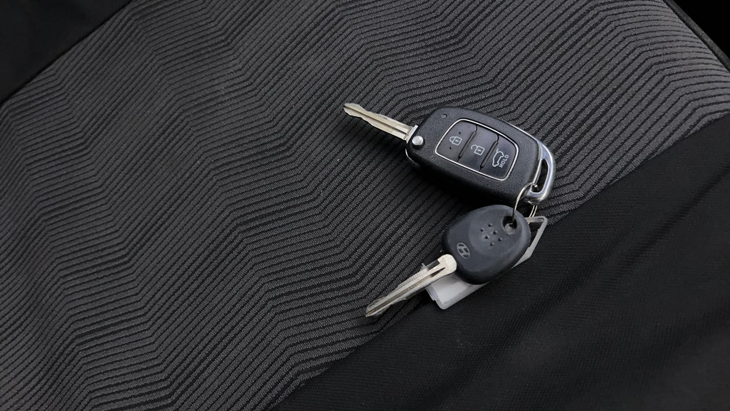 Used 2017 Hyundai Elite i20 Sportz 1.2 Petrol Manual extra CAR KEY VIEW
