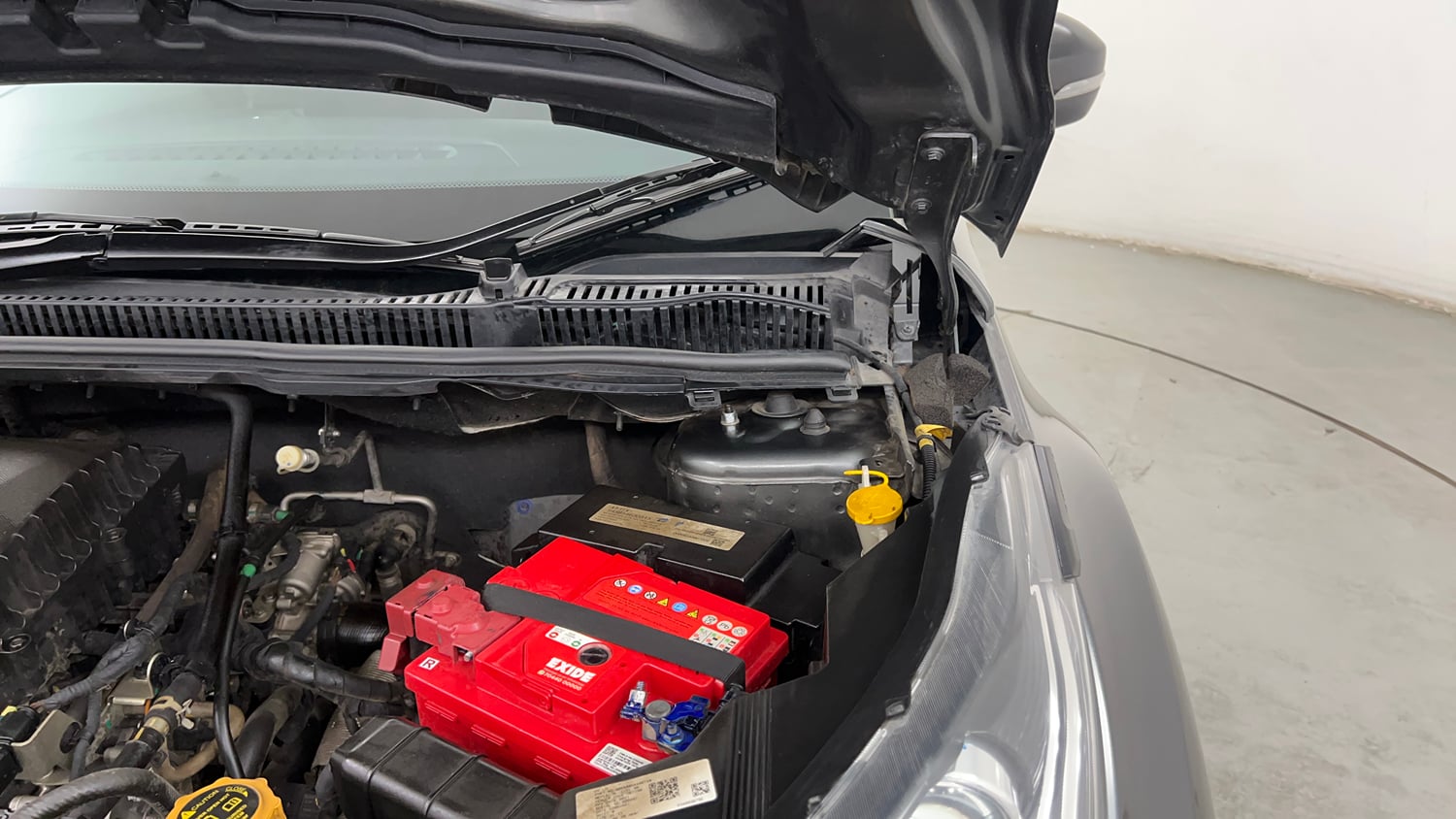 Used 2021 Tata Nexon XZA Plus Petrol Automatic engine ENGINE LEFT SIDE HINGE & APRON VIEW