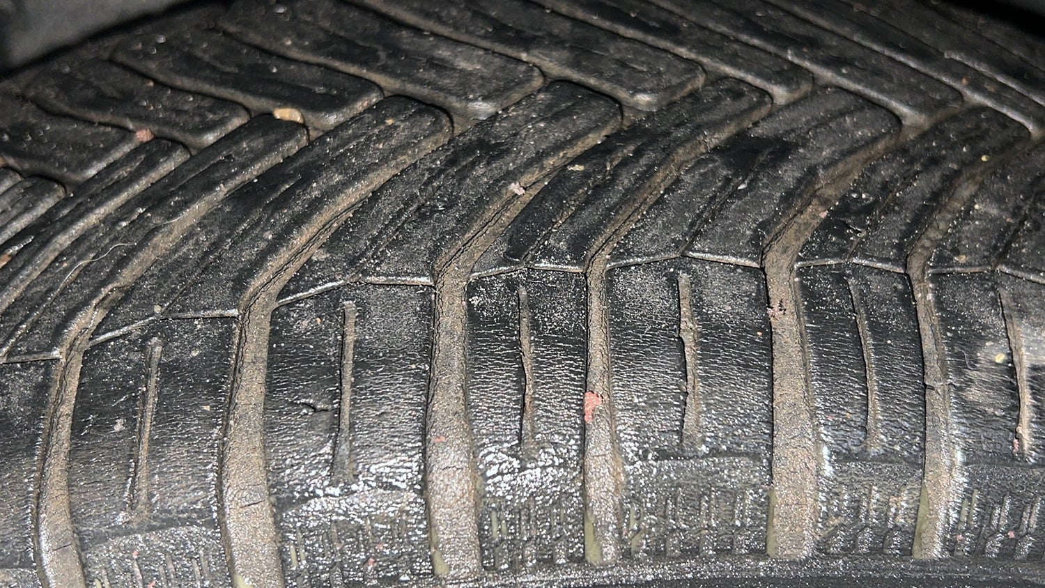 Used 2020 Renault Triber RXZ EASY-R AMT Petrol Automatic tyres RIGHT REAR TYRE TREAD VIEW