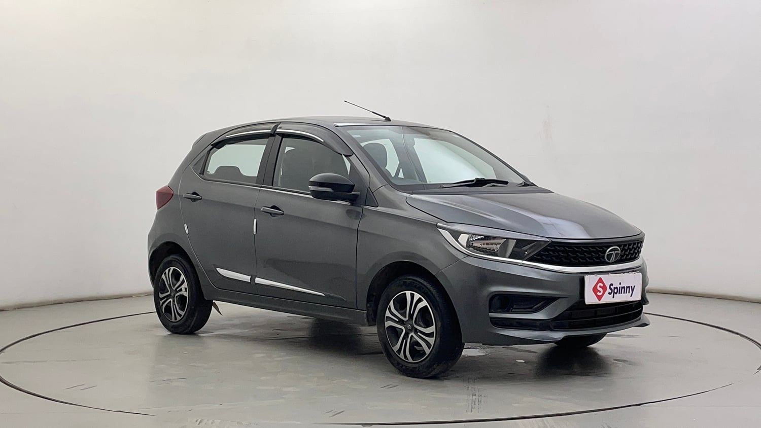 Used 2024 Tata Tiago XT Rhythm iCNG Cng Manual exterior RIGHT FRONT CORNER VIEW