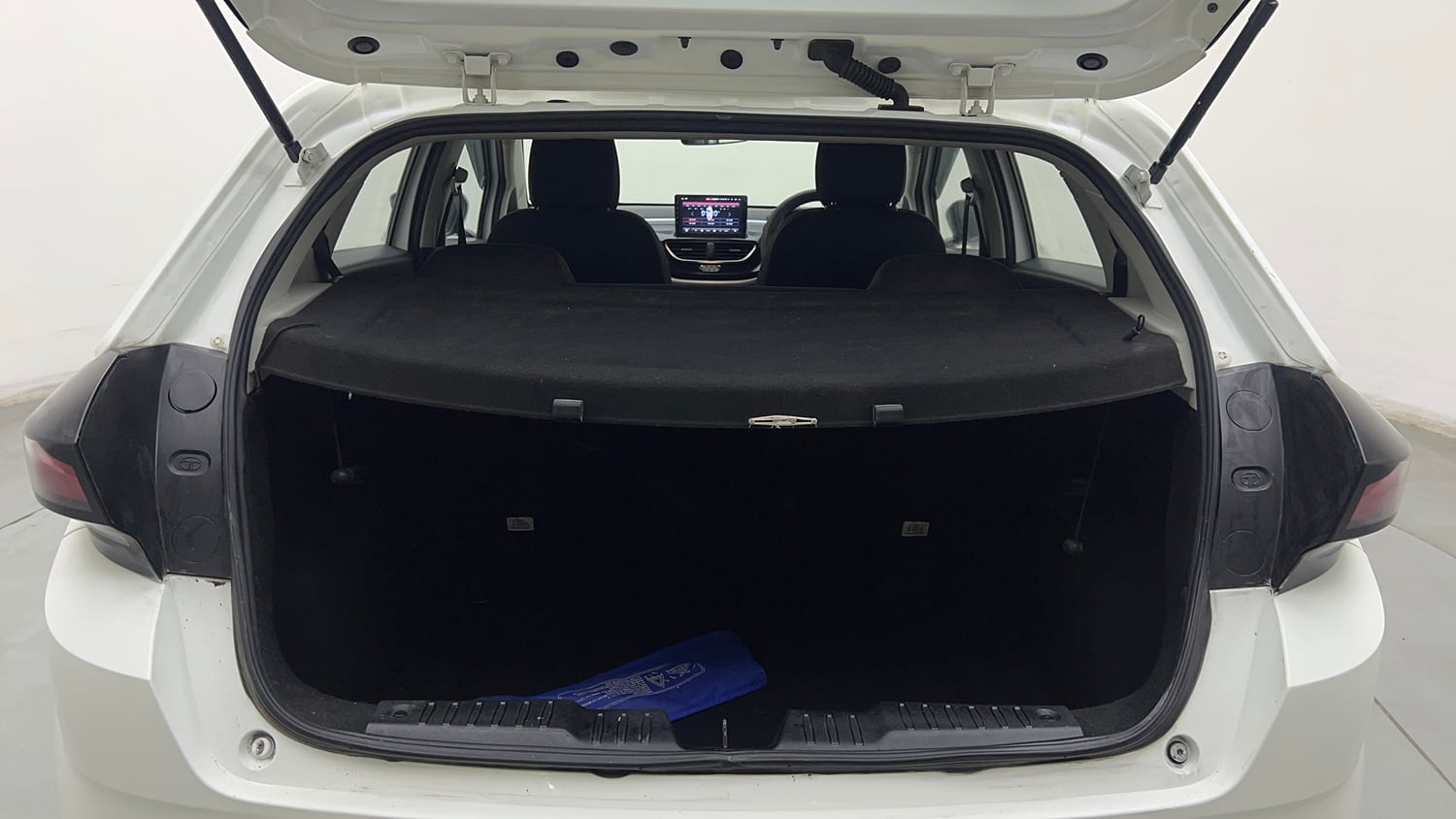Used 2023 Tata Altroz XM (S) Petrol Petrol Manual interior DICKY INSIDE VIEW