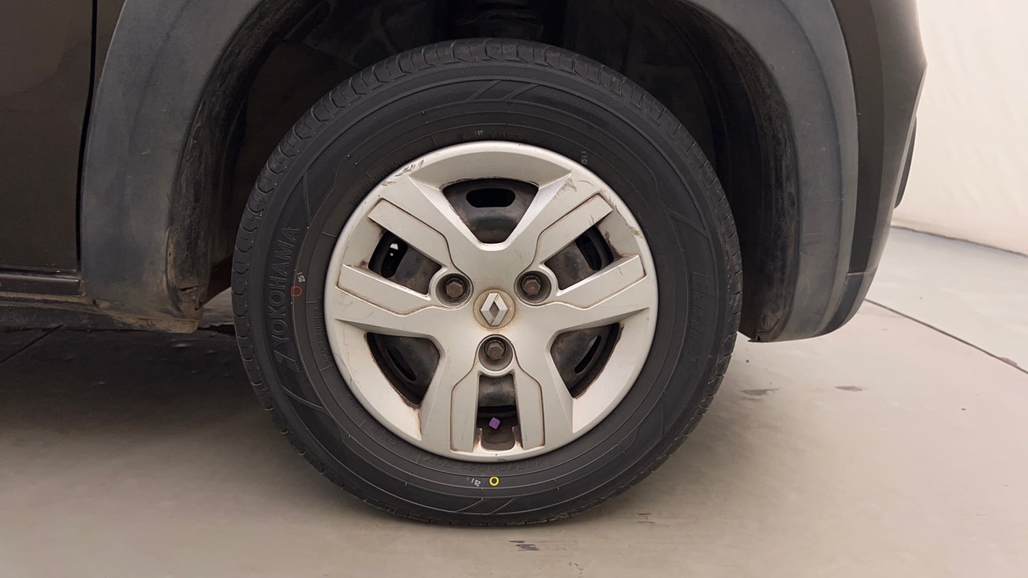 Used 2017 Renault Kwid 1.0 RXL AMT Petrol Automatic tyres RIGHT FRONT TYRE RIM VIEW