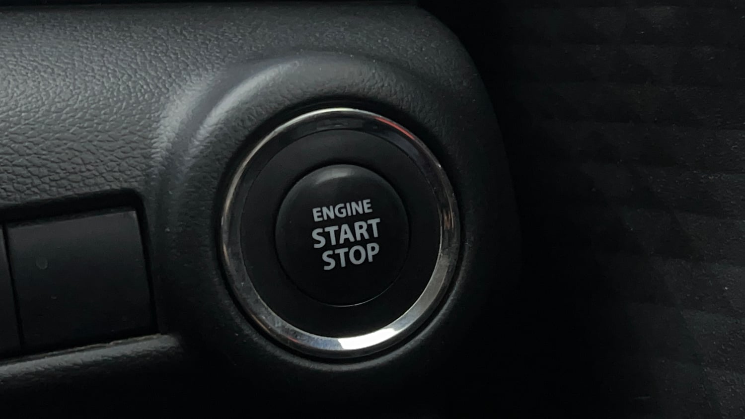 Used 2024 Maruti Suzuki Swift VXi (O) AMT Petrol Automatic top_features Keyless start