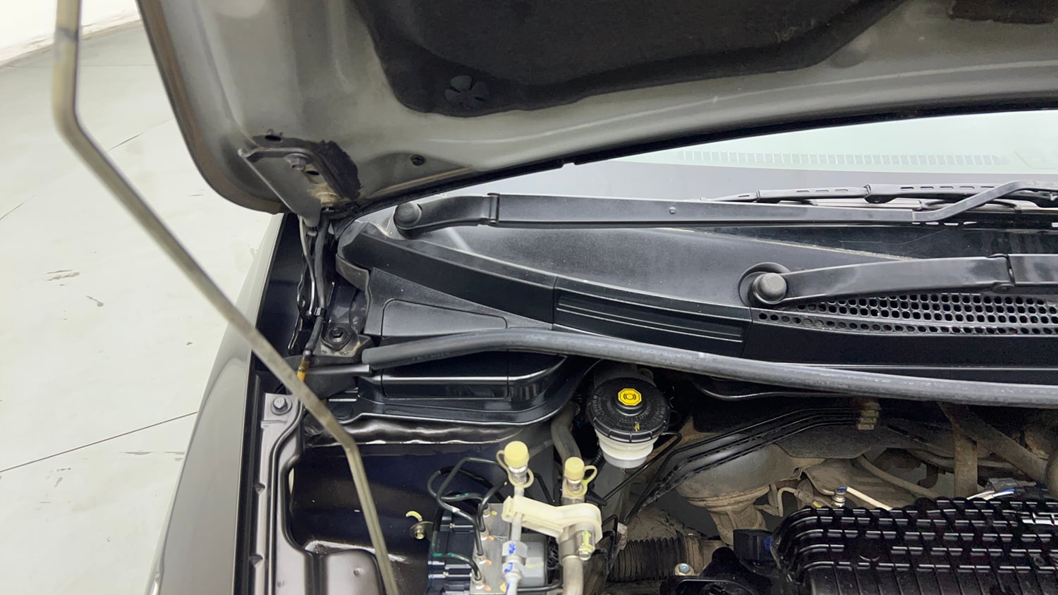 Used 2022 Honda Jazz ZX CVT Petrol Automatic engine ENGINE RIGHT SIDE HINGE & APRON VIEW