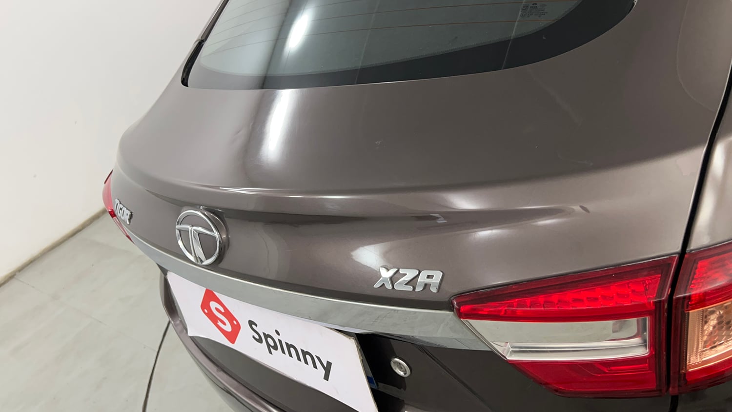Used 2018 Tata Tigor Revotron XZA Petrol Automatic dents MINOR SCRATCH