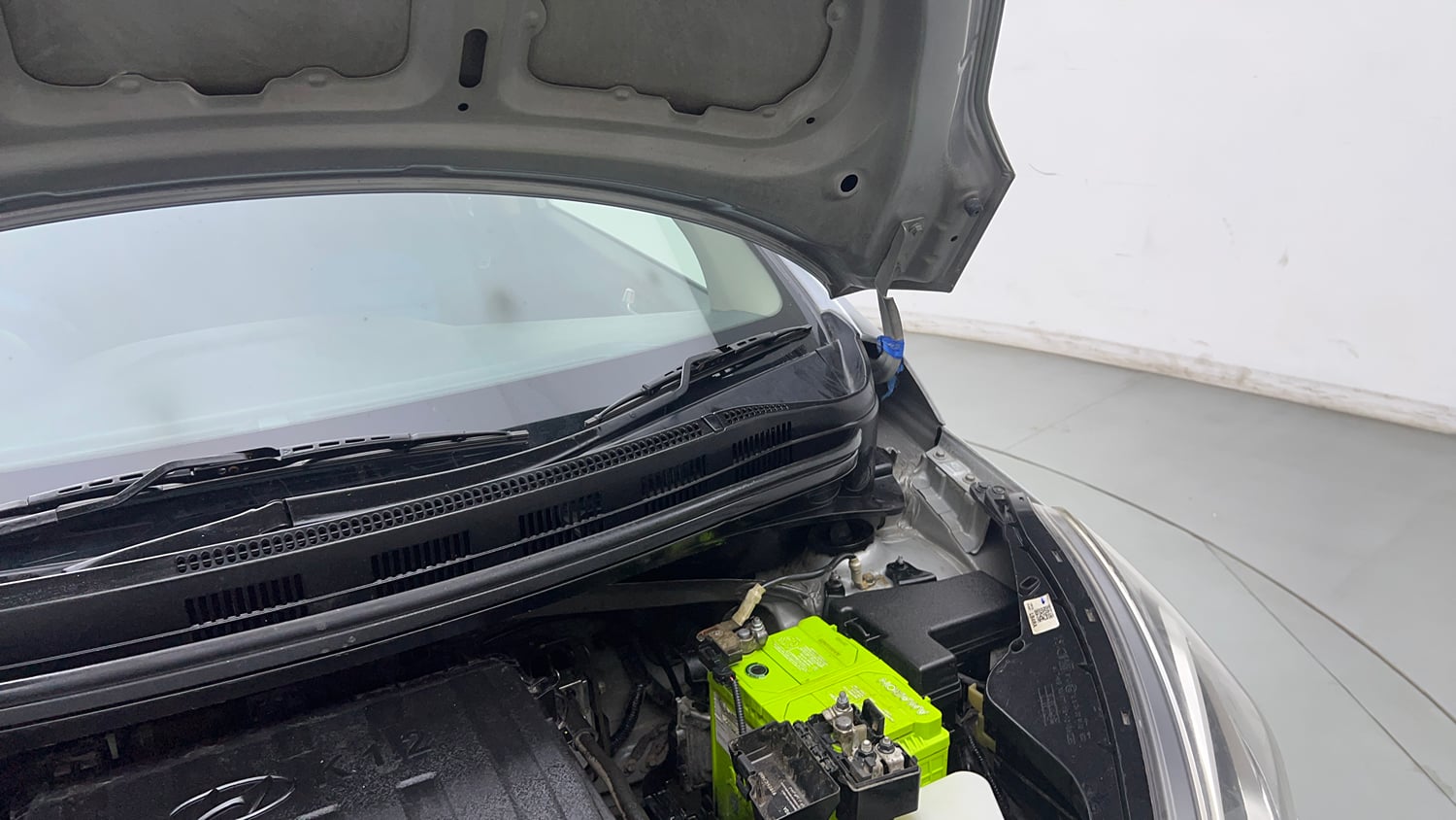 Used 2019 Hyundai Xcent SX Petrol Manual engine ENGINE LEFT SIDE HINGE & APRON VIEW