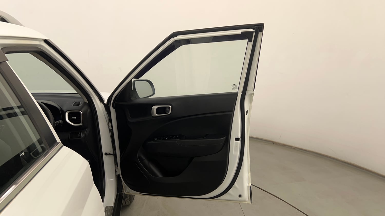 Used 2021 Hyundai Venue SX 1.0 Turbo Petrol Manual interior RIGHT FRONT DOOR OPEN VIEW