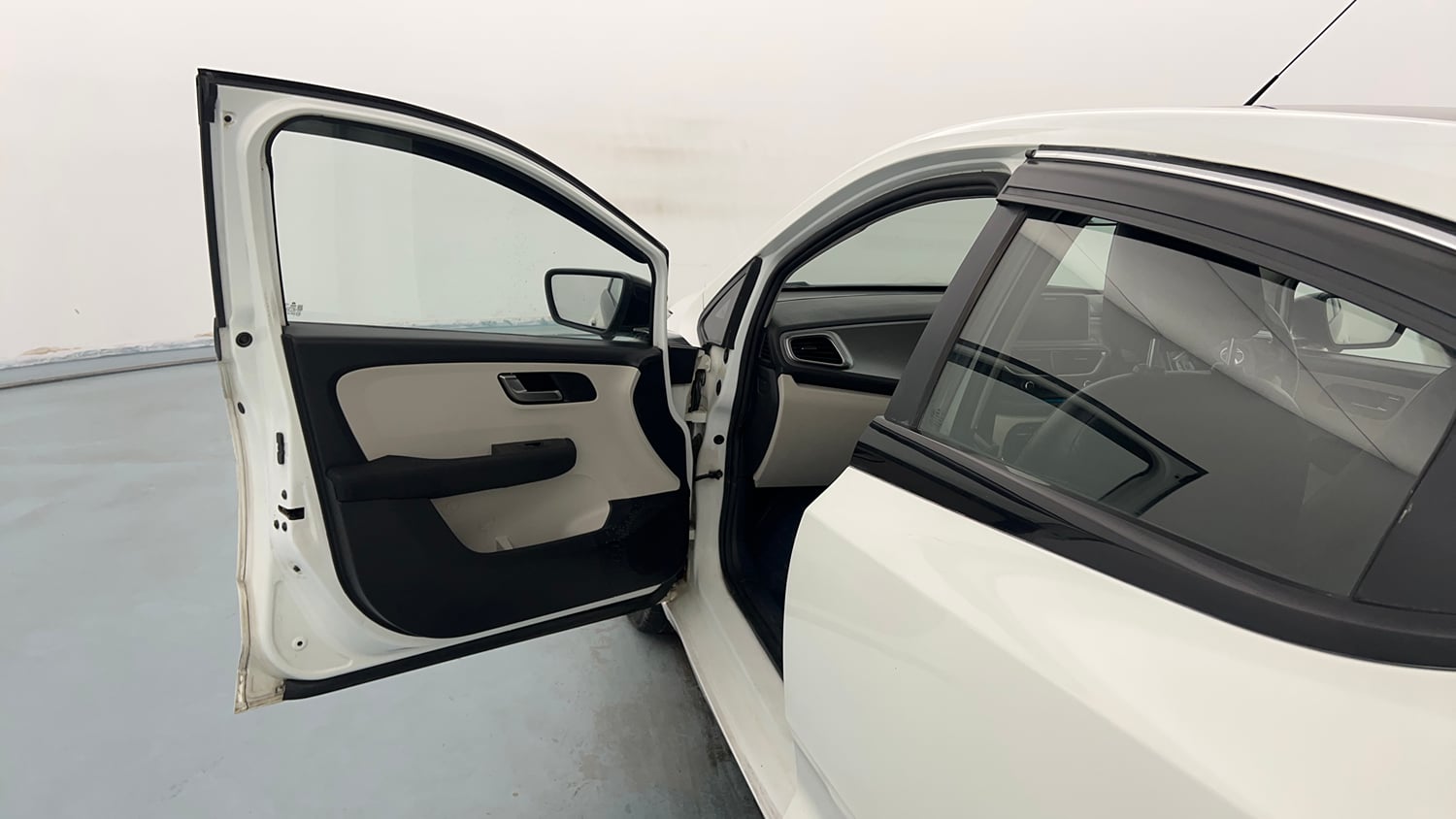 Used 2021 Tata Altroz XZ Plus i-Turbo Petrol Petrol Manual interior LEFT FRONT DOOR OPEN VIEW