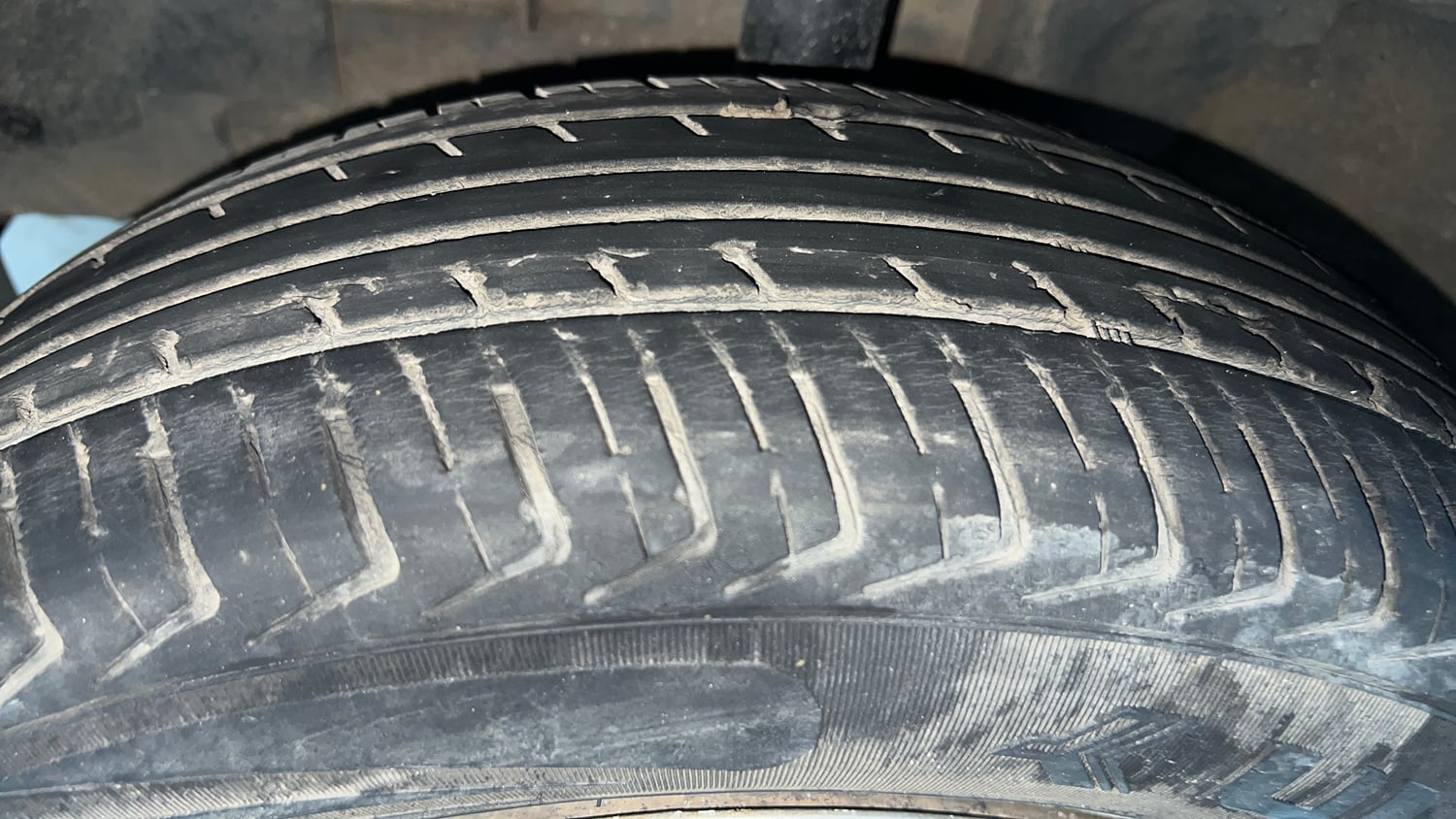 Used 2018 Renault Kwid CLIMBER 1.0 Petrol Manual tyres LEFT FRONT TYRE TREAD VIEW