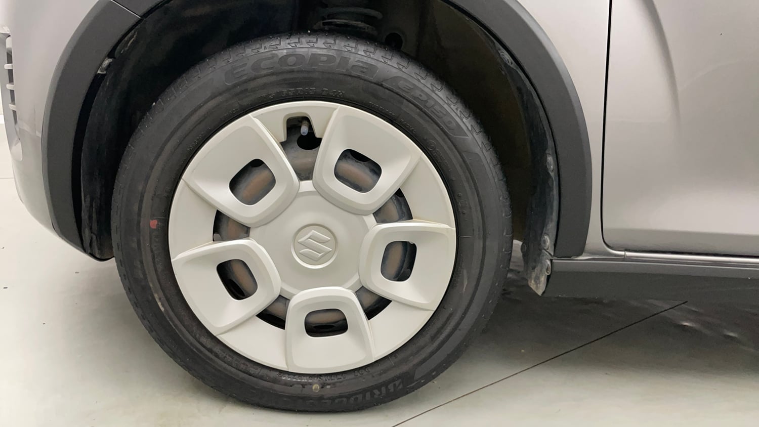Used 2022 Maruti Suzuki Ignis Delta 1.2 MT Petrol Manual tyres LEFT FRONT TYRE RIM VIEW