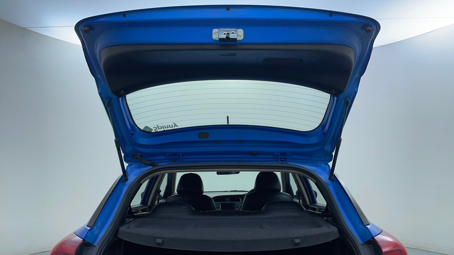 Used 2019 Hyundai Elite i20 Sportz Plus 1.2 CVT Petrol Automatic interior DICKY DOOR OPEN VIEW