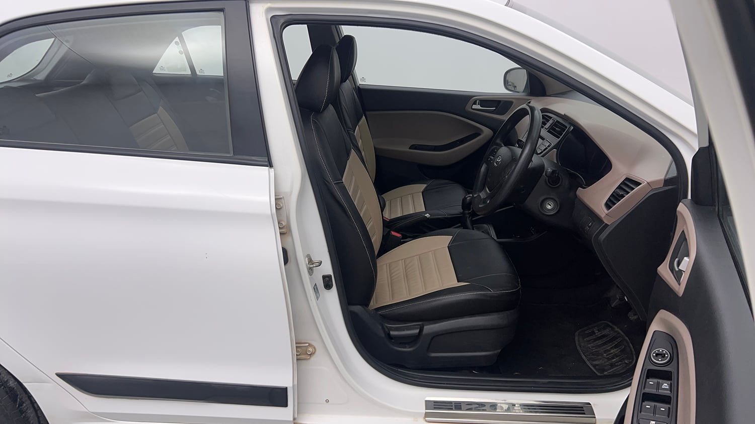 Used 2019 Hyundai Elite i20 Magna Plus 1.2 Petrol Manual interior RIGHT SIDE FRONT DOOR CABIN VIEW