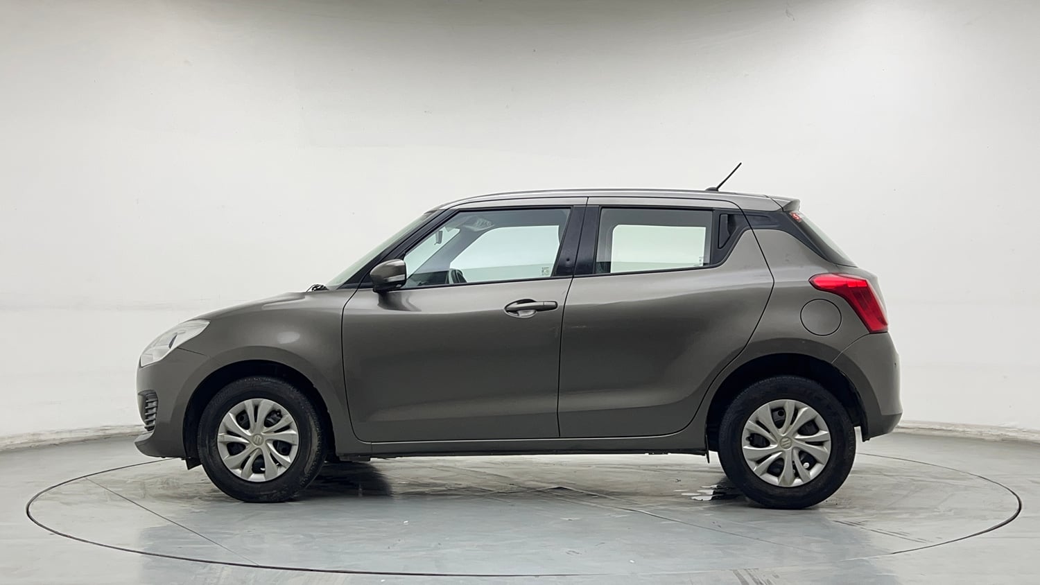 Used 2020 Maruti Suzuki Swift VXi Petrol Manual exterior LEFT SIDE VIEW
