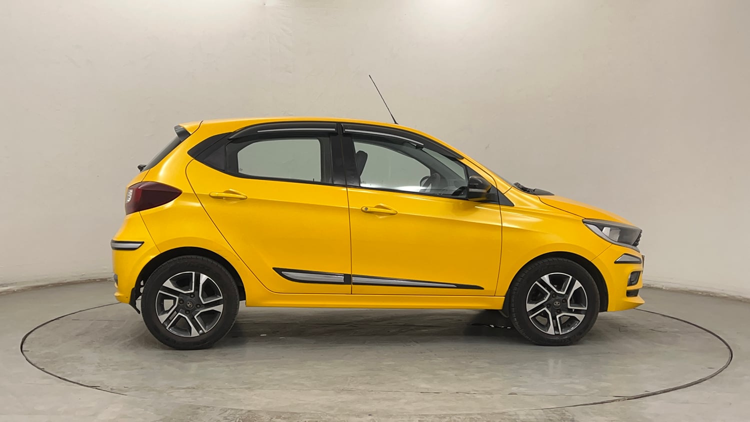 Used 2020 Tata Tiago XZA Plus Petrol Automatic exterior RIGHT SIDE VIEW