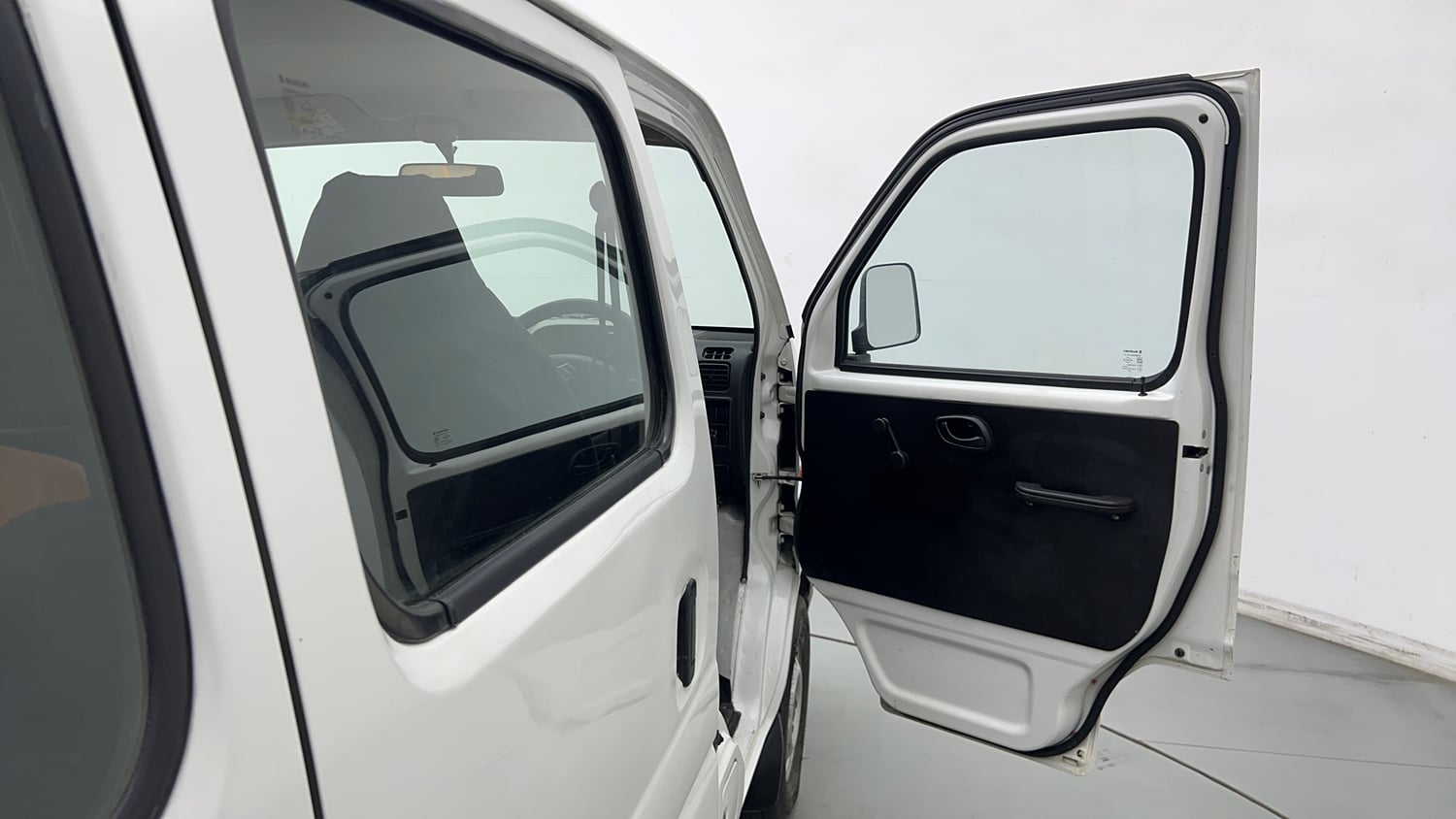 Used 2022 Maruti Suzuki Eeco 5 STR AC (O) Petrol Manual interior RIGHT FRONT DOOR OPEN VIEW