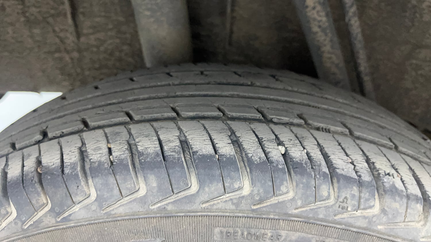 Used 2018 Renault Kwid 1.0 RXT AMT Petrol Automatic tyres RIGHT REAR TYRE TREAD VIEW