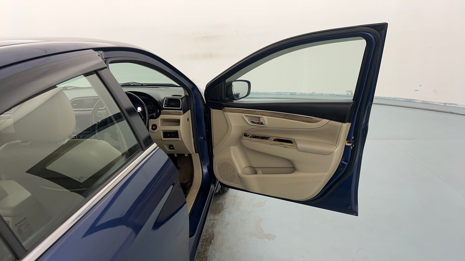 Used 2019 Maruti Suzuki Ciaz Alpha Hybrid 1.5 Petrol Manual interior RIGHT FRONT DOOR OPEN VIEW