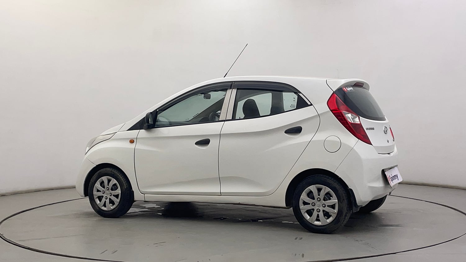 Used 2015 Hyundai Eon Magna + Petrol Manual exterior LEFT REAR CORNER VIEW